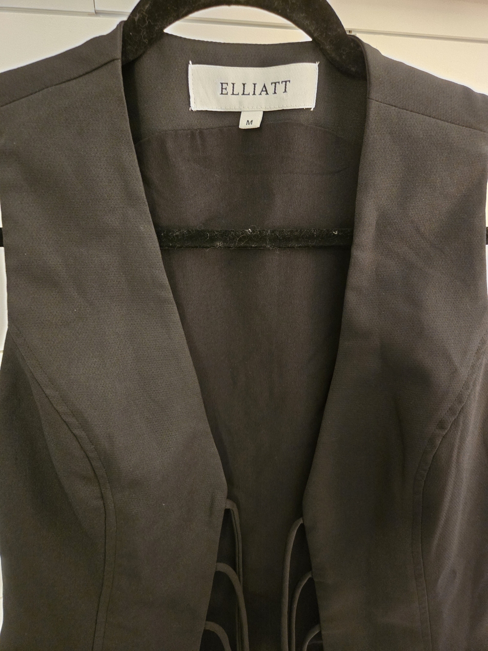 Elliatt Black Tailored Open-Front Vest Blazer